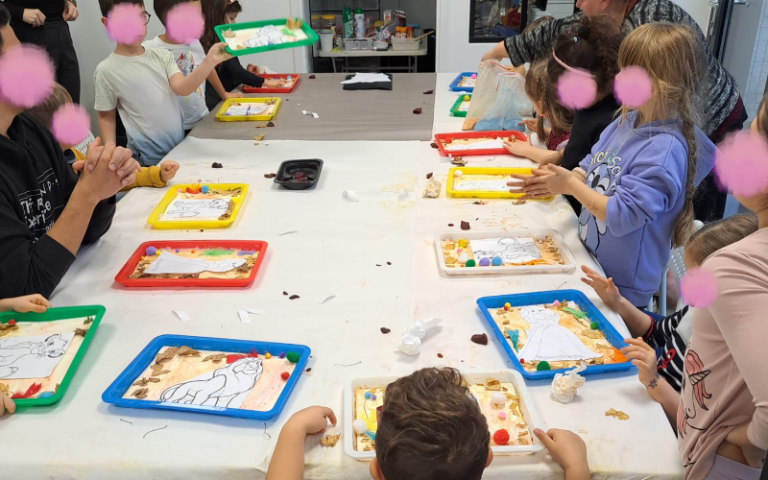 Lire la suite à propos de l’article Atelier Jeux Musicaux et Peinture Végétale